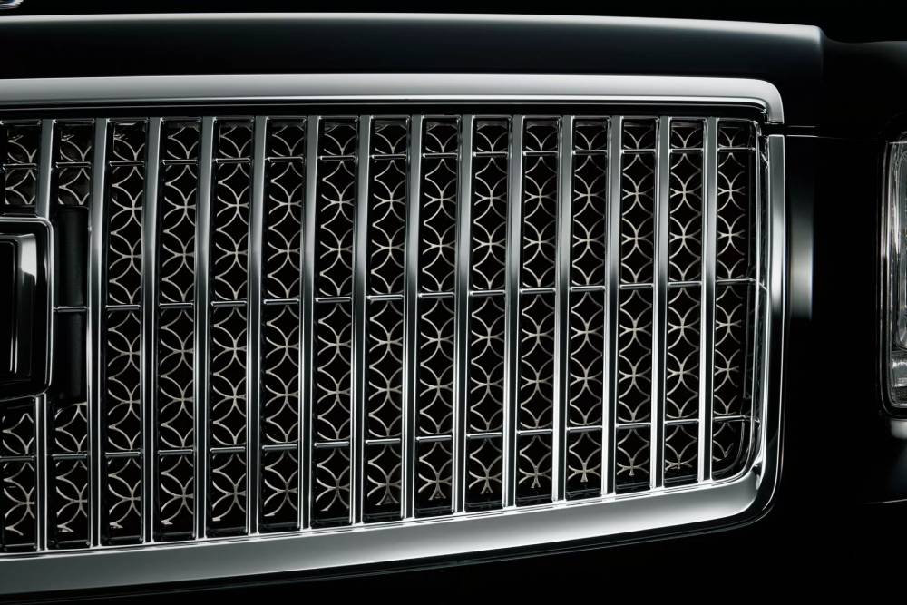 Toyota-Century-Japan-11-2048x1352