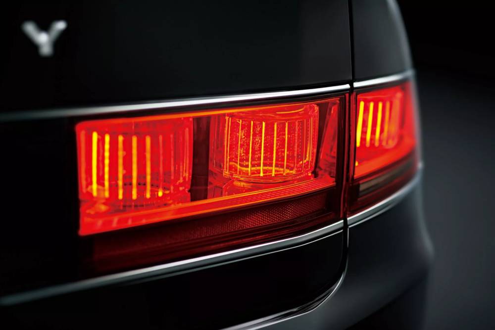 Toyota-Century-Japan-12-2048x1369