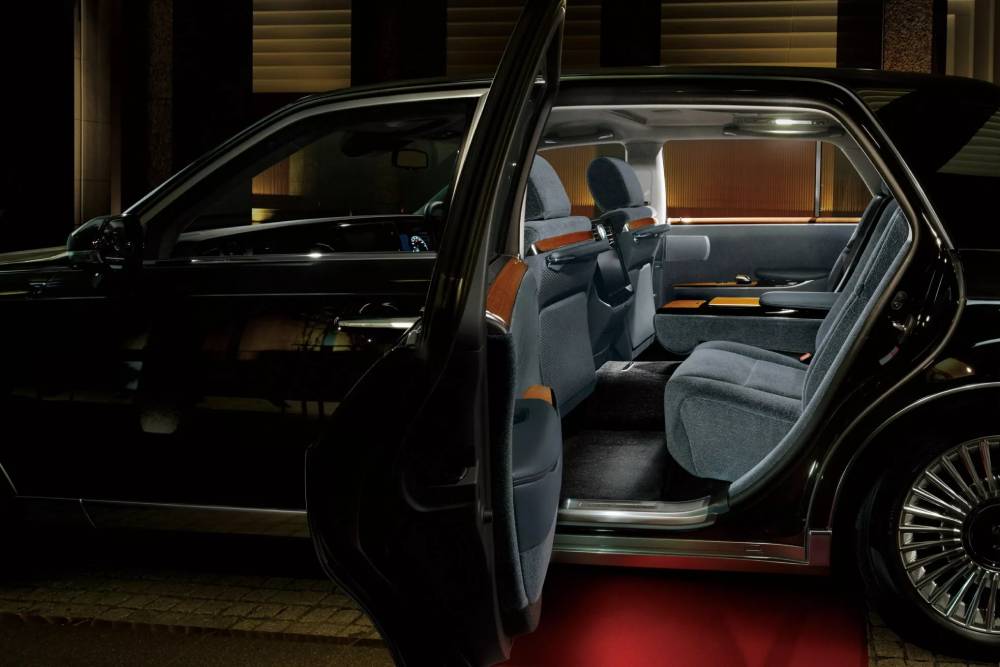 Toyota-Century-Japan-16-2048x1366