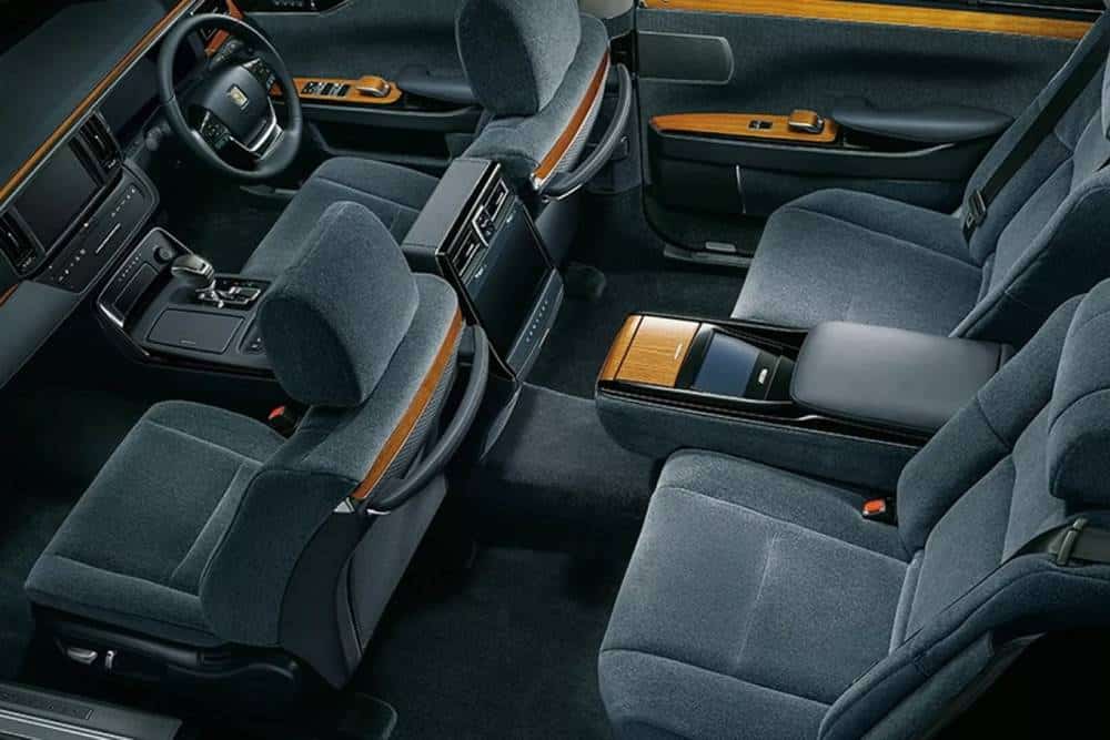 Toyota-Century-Japan-19-2048x1093