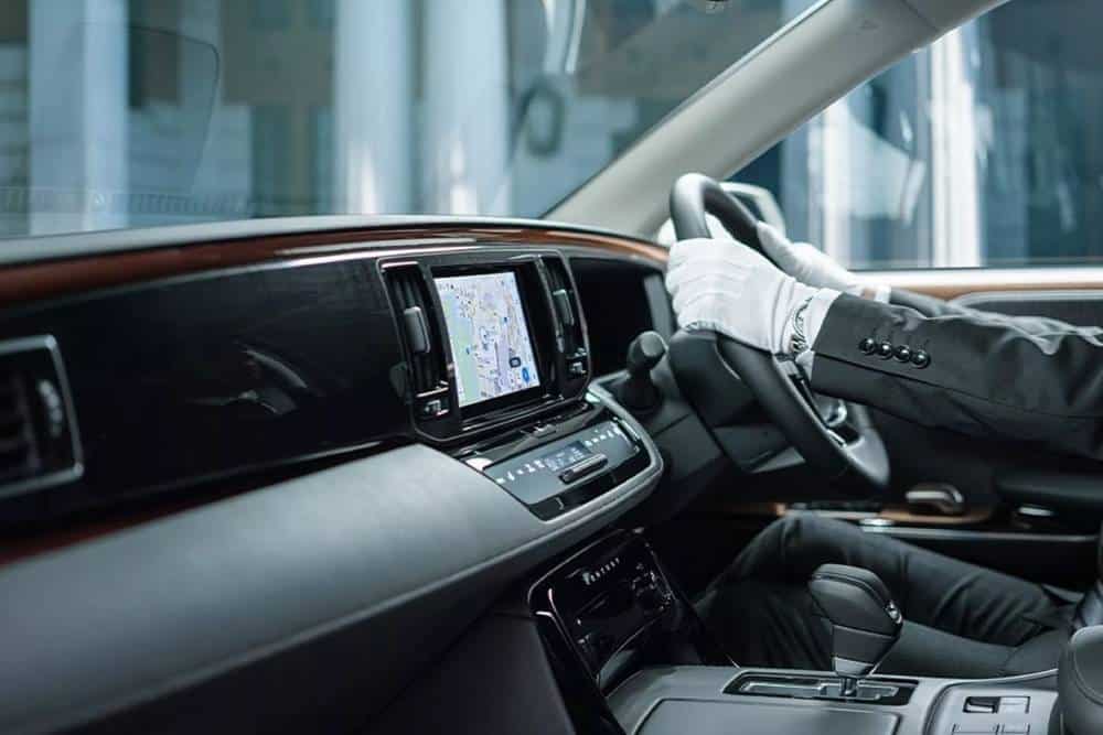 Ανανεωμένο και υπερσύγχρονο ψηφιακό Toyota Century