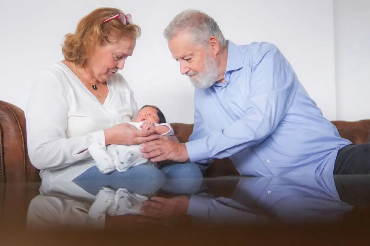 Τζένη Θεωνά: Γιορτάζει το δίμηνο του μωρού της – Οι εικόνες με τους γονείς της 13 Η Τζένη Θεωνά με τους γονείς της