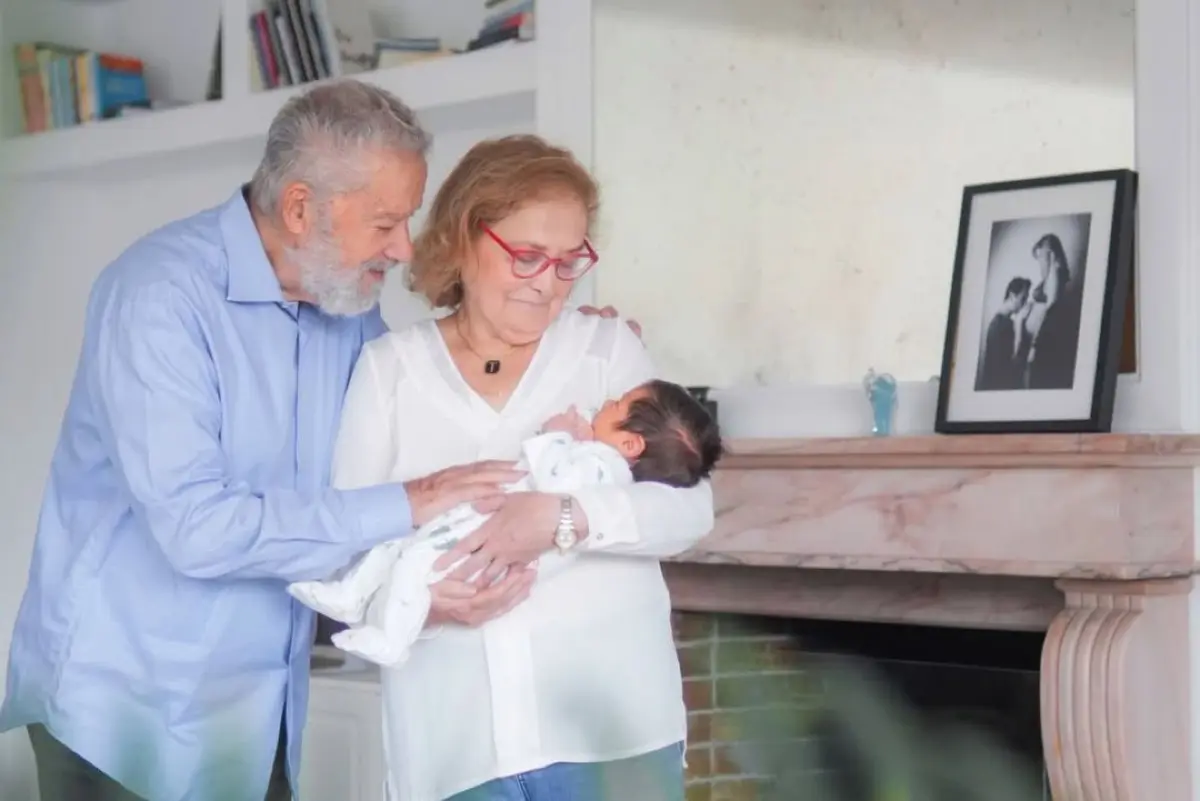 Τζένη Θεωνά: Γιορτάζει το δίμηνο του μωρού της – Οι εικόνες με τους γονείς της 8 Η Τζένη Θεωνά με τους γονείς της