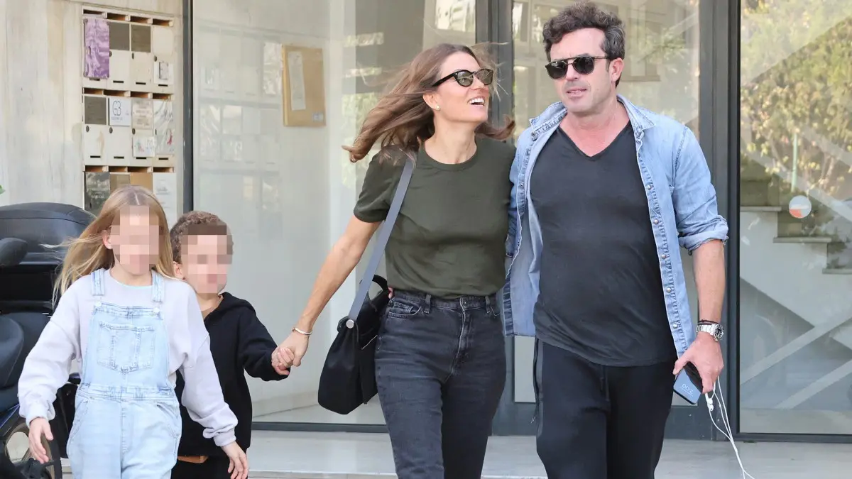 Βίκυ Καγιά: «Σπάει» τη σιωπή της για το STAR – «Γιατί να δώσω σημασία στην τοξικότητα;» 6 Η Βίκυ Καγιά και ο Ηλίας Κρασσάς με τα παιδιά τους