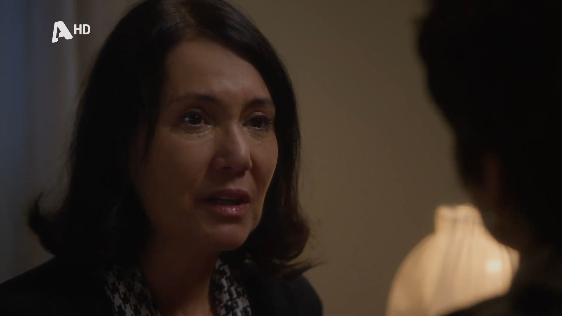 agios-erotas-h-smaro-katarreei-kai-niothei-typseis-epeidi-theorei-oti-ekeini-ftaiei-poy-arpaksan-tin-eggoni-tis-1764597159