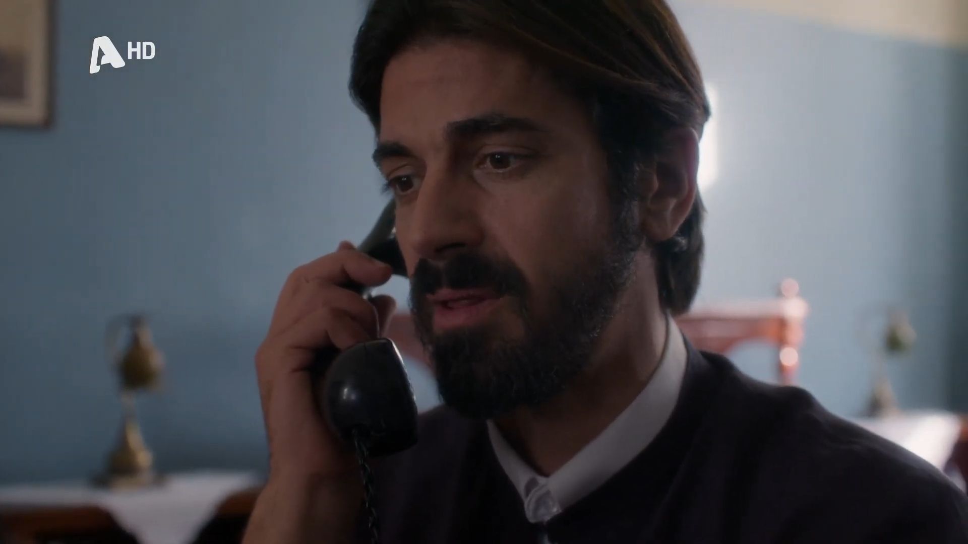 agios-erotas-i-fani-proteinei-ston-patera-nikolao-na-menei-mazi-toy-kai-me-tin-petroyla-sti-sterna-1765373673