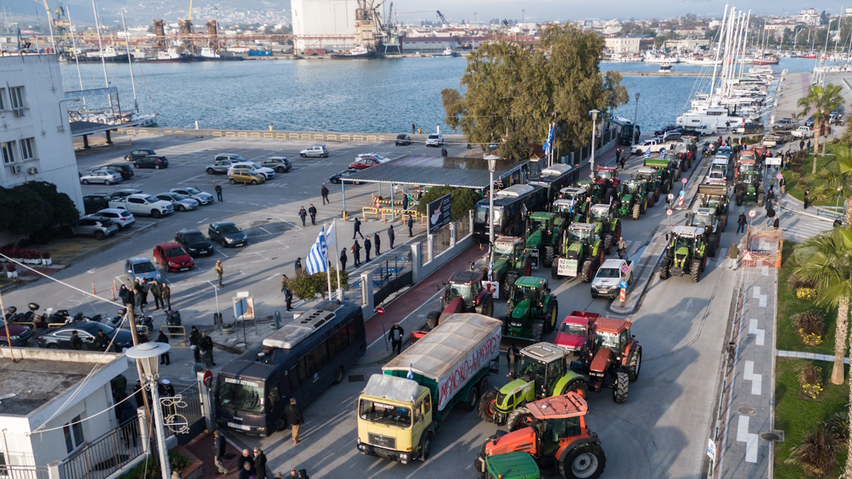Αγρότες: Εντείνεται ο κλοιός των διαδηλώσεων – Τα ενεργά μπλόκα, οι αποκλεισμοί και οι εντάσεις πανελλαδικά 14 Κινητοποίηση Θεσσαλών αγροτών, κτηνοτρόφων και αλιέων της Μαγνησίας στο λιμάνι του Βόλου