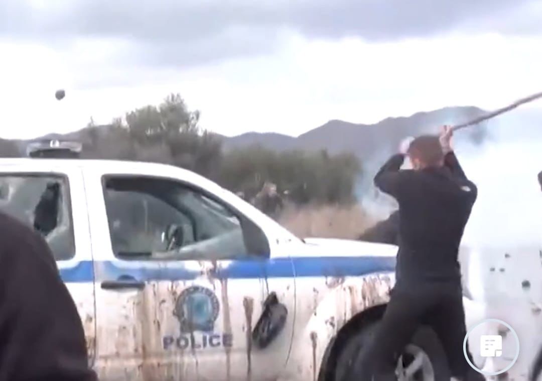 Ανυποχώρητοι στα μπλόκα οι αγρότες: Τι απαιτούν από την κυβέρνηση για να ανοίξουν οι δρόμοι – Συλλήψεις για τα έντονα επεισόδια στην Κρήτη 12 Επεισόδια στα Χανιά