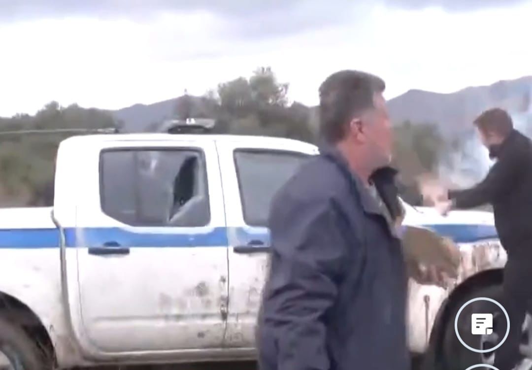 Ανυποχώρητοι στα μπλόκα οι αγρότες: Τι απαιτούν από την κυβέρνηση για να ανοίξουν οι δρόμοι – Συλλήψεις για τα έντονα επεισόδια στην Κρήτη 13 Επεισόδια στο αεροδρόμιο Χανίων