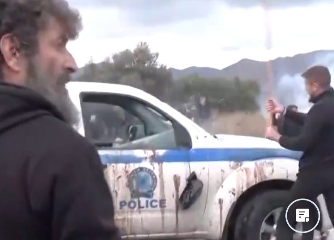 Ανυποχώρητοι στα μπλόκα οι αγρότες: Τι απαιτούν από την κυβέρνηση για να ανοίξουν οι δρόμοι – Συλλήψεις για τα έντονα επεισόδια στην Κρήτη 11 Επεισόδια στο αεροδρόμιο Χανίων