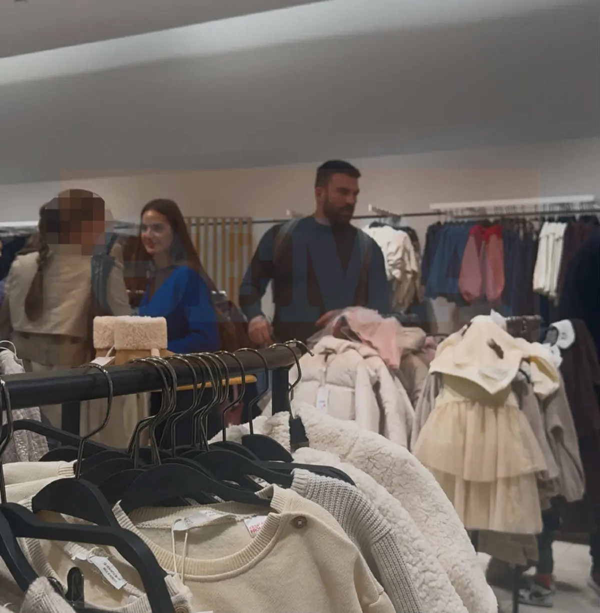 Ο Δημήτρης Αλεξάνδρου και η Ρία Ελληνίδου μαζί στα μαγαζιά