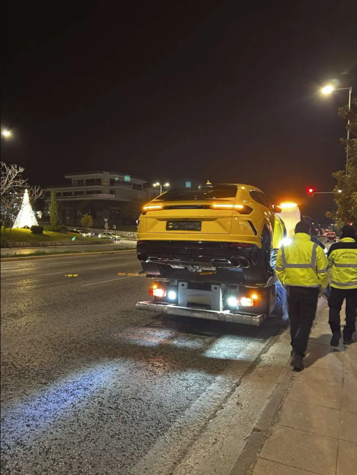αυτοκινητα σε γερανο