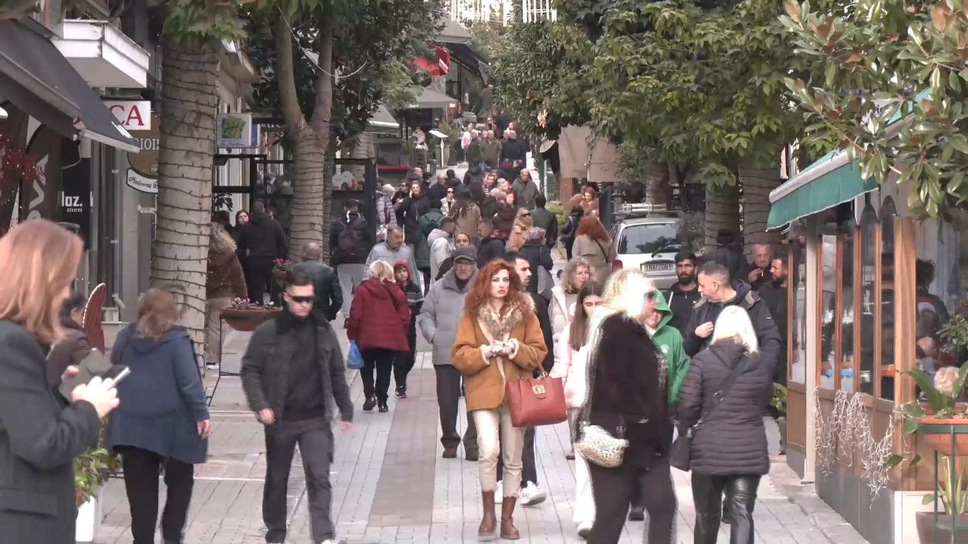 Ανησυχία στη Λαμία για επικείμενα λουκέτα σε δύο μεγάλα καταστήματα