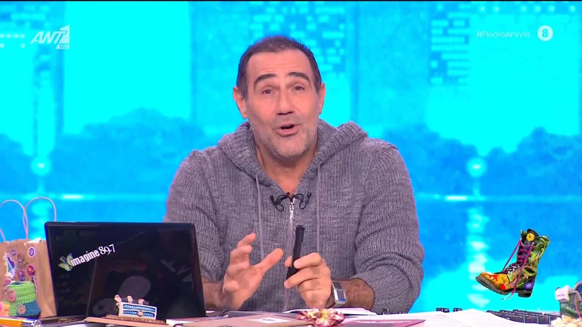 ant-kanakis-zoyme-stin-chora-poy-i-eksoysia-den-paei-poythena-choris-ton-dimosiografo-1765220198