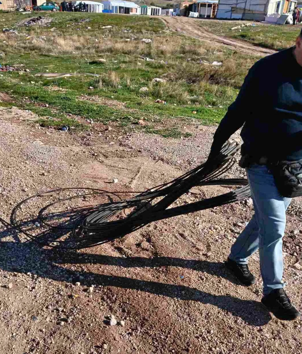 Ασπρόπυργος: Επιδρομή της αστυνομίας σε οικισμό με 7 συλλήψεις – Δείτε βίντεο και φωτογραφίες 8 «Ντου» της αστυνομίας σε οικισμό στον Ασπρόπυργο