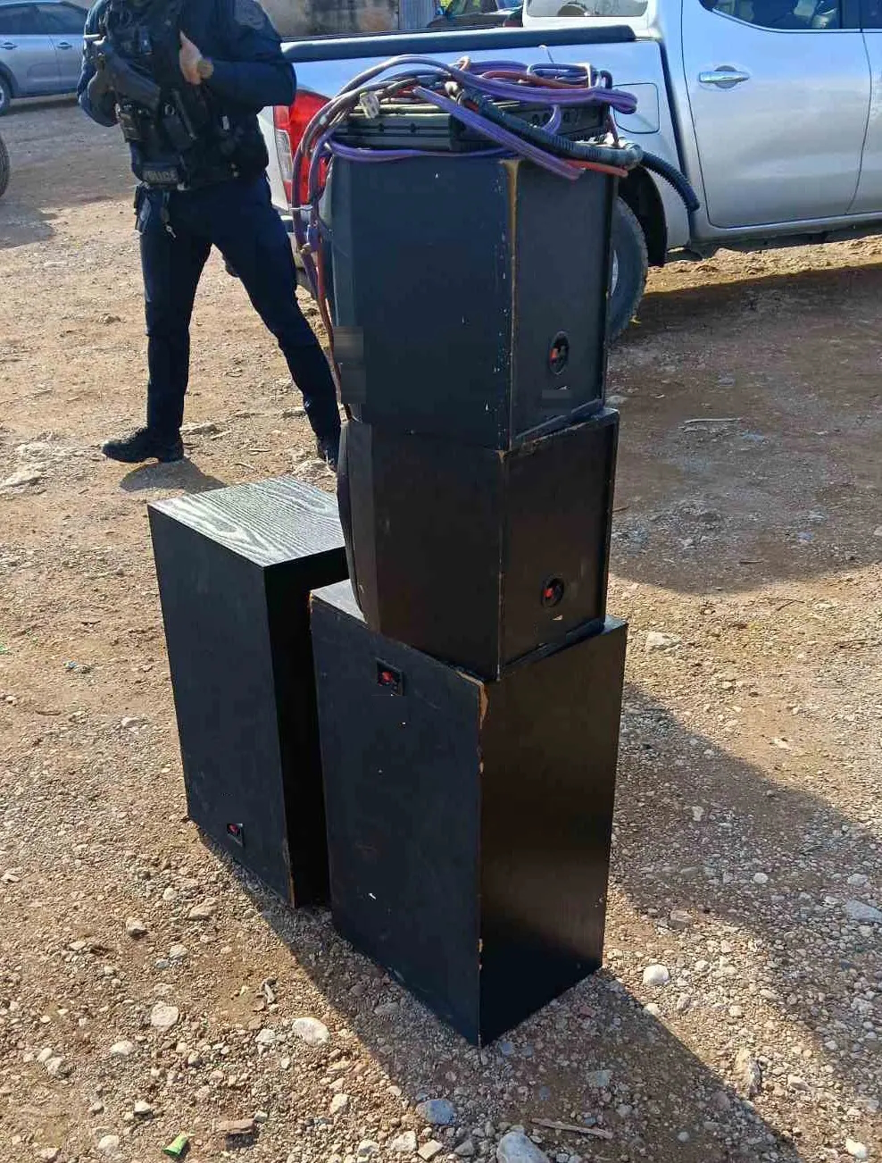 Ασπρόπυργος: Επιδρομή της αστυνομίας σε οικισμό με 7 συλλήψεις – Δείτε βίντεο και φωτογραφίες 7 «Ντου» της αστυνομίας σε οικισμό στον Ασπρόπυργο