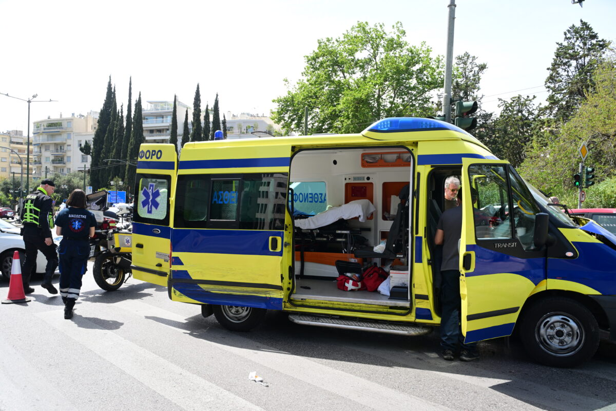Σοβαρό ατύχημα στη Βασιλίσσης Σοφίας: Φορτηγό συγκρούστηκε με μοτοσικλέτα κοντά στην πρεσβεία των ΗΠΑ