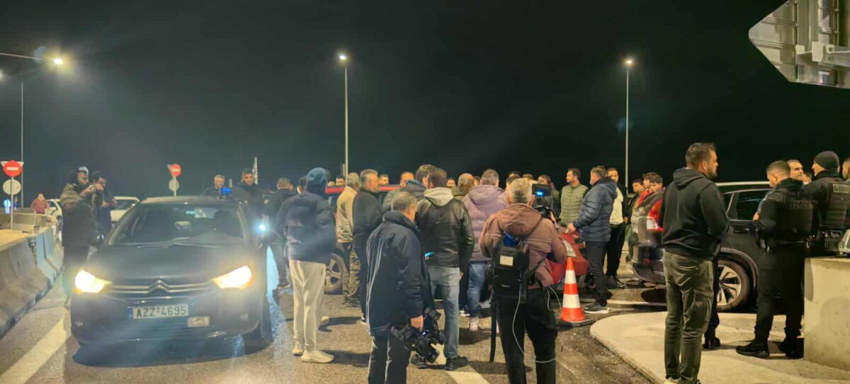 Αγροτικά μπλόκα: Αποκλεισμός της νέας Εθνικής Οδού Πατρών – Πύργου στην Κάτω Αχαΐα