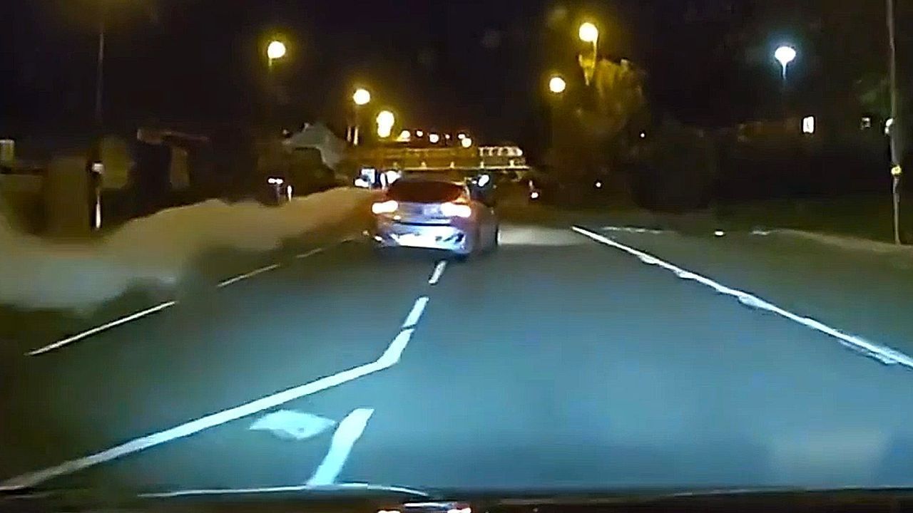 Αυτά ούτε στο… GTA – Ύποπτος που καταδιώκεται ψεκάζει με… πυροσβεστήρα το περιπολικό!