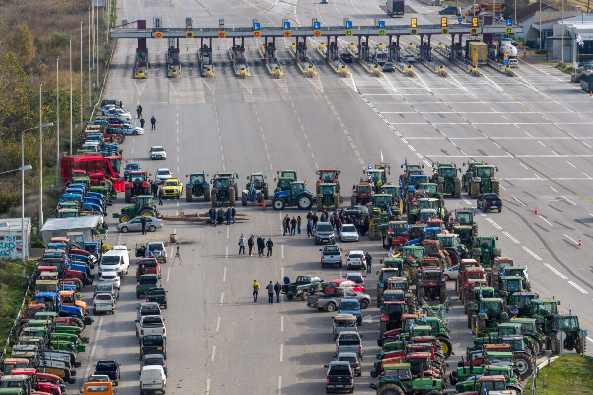 Οι αγρότες ενδυναμώνουν τα μπλόκα και επεκτείνουν τις διαμαρτυρίες τους 7 Μπλόκο αγροτών στα Μάλγαρα