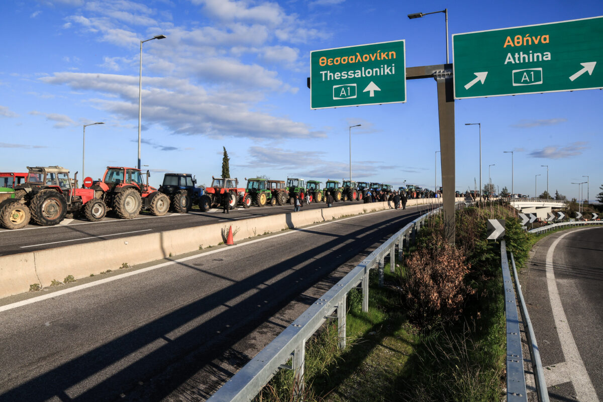 Οι αγρότες ενδυναμώνουν τα μπλόκα και επεκτείνουν τις διαμαρτυρίες τους 5 Μπλόκο αγροτών στη Νίκαια