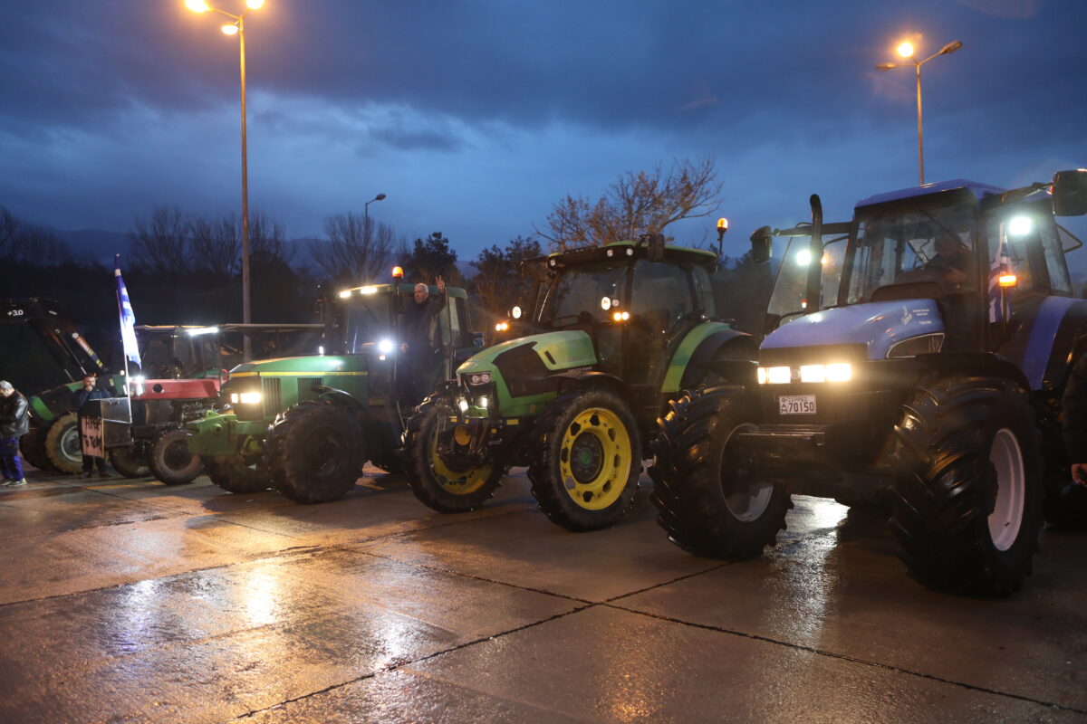 Οι αγρότες ενδυναμώνουν τα μπλόκα και επεκτείνουν τις διαμαρτυρίες τους 8 Μπλόκο των αγροτών στο Τελωνείο του Προμαχώνα