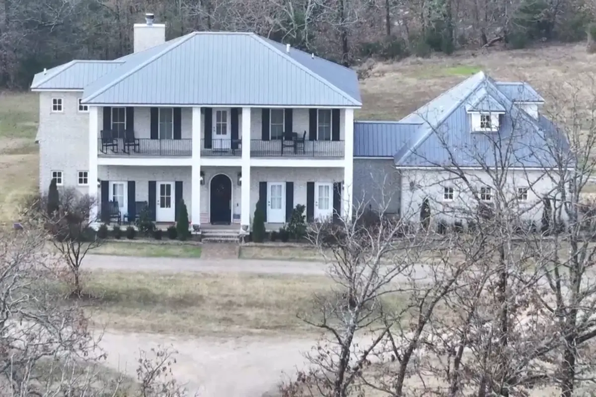 Μητέρα και 6χρονα δίδυμα εντοπίστηκαν νεκροί σε έπαυλη – Η σοκαριστική ανακάλυψη λίγες μέρες αργότερα 3 Μητέρα και 6χρονα δίδυμα εντοπίστηκαν νεκροί σε έπαυλη – Η σοκαριστική ανακάλυψη λίγες μέρες αργότερα