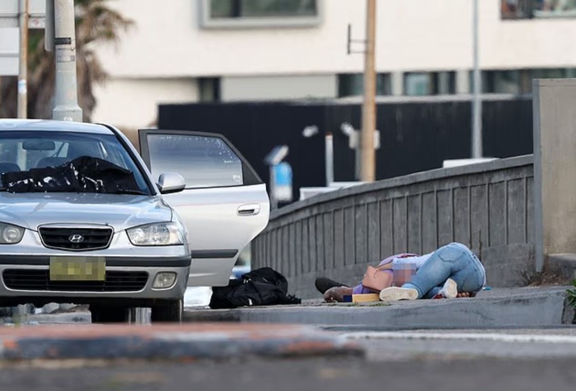 Σίδνεϊ: Βίντεο με ηλικιωμένο ζευγάρι που επενέβη για να σταματήσει τον δράστη – Συγκλονιστικές αφηγήσεις για τους «ήρωες μέχρι τέλους» 4 Σίδνεϊ: Βίντεο με ηλικιωμένο ζευγάρι που επενέβη για να σταματήσει τον δράστη – Συγκλονιστικές αφηγήσεις για τους «ήρωες μέχρι τέλους»