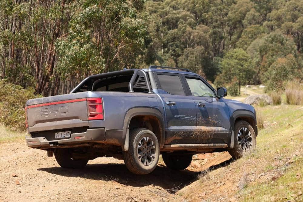 Τα αγροτικά υποκλίνονται στον «καρχαρία» της BYD 24 byd shark 06