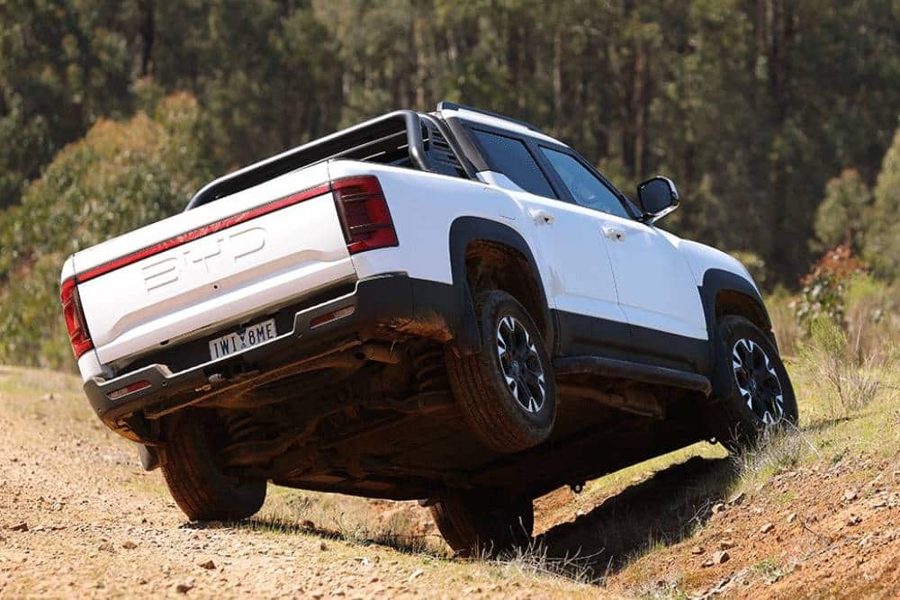 Τα αγροτικά υποκλίνονται στον «καρχαρία» της BYD 19 byd shark 09