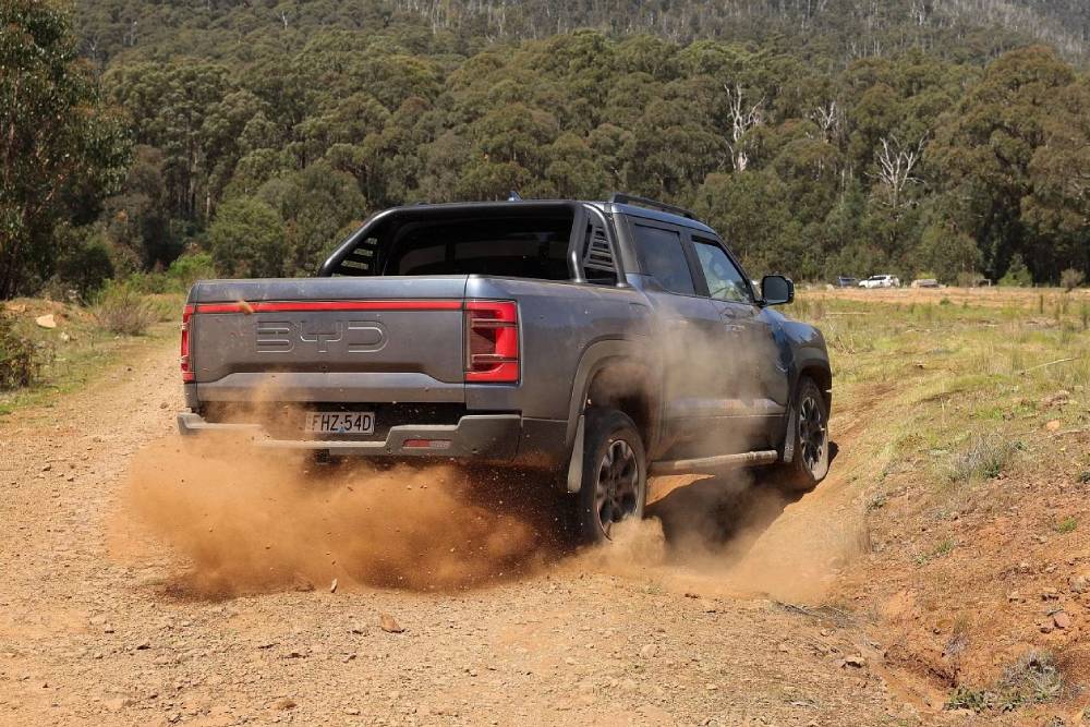 Τα αγροτικά υποκλίνονται στον «καρχαρία» της BYD 22 byd shark