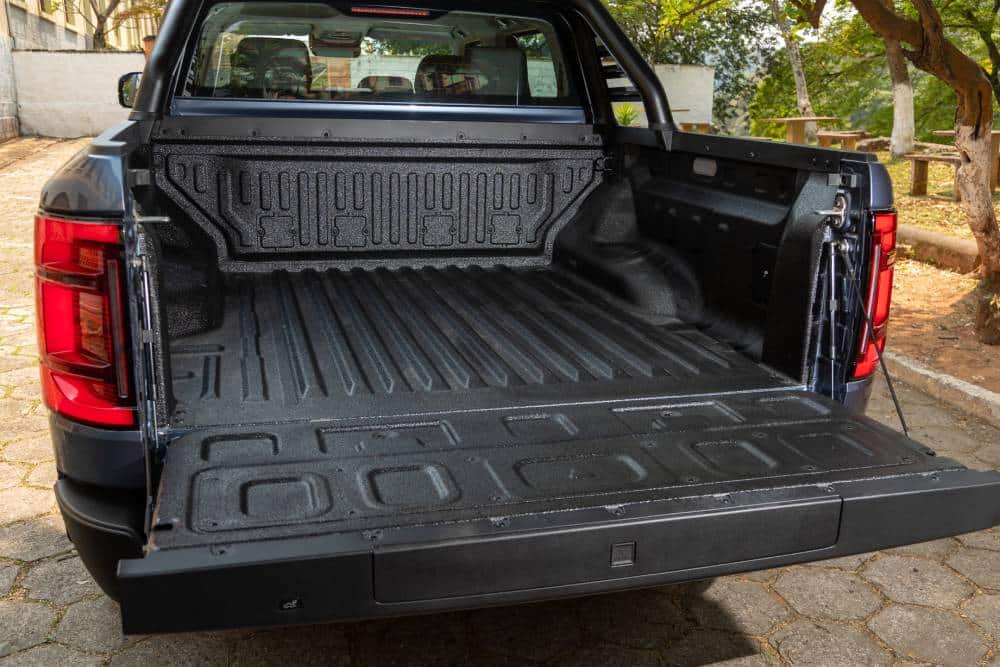 Τα αγροτικά υποκλίνονται στον «καρχαρία» της BYD 28 byd_shark_573