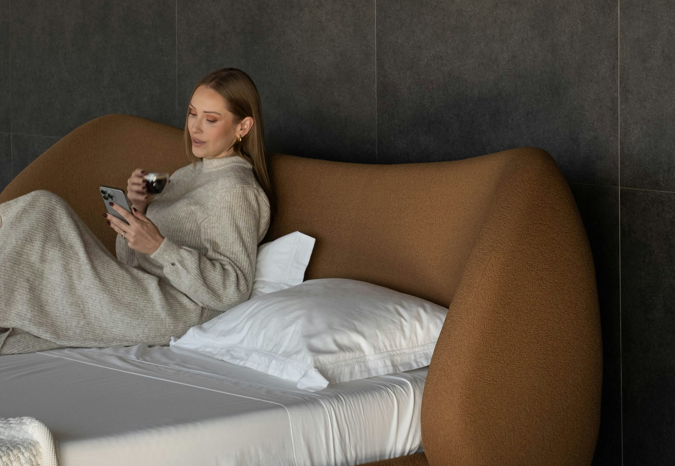 caroline-badran-qO8cXh-fmQI-unsplash-sleep-body-clock-scaled