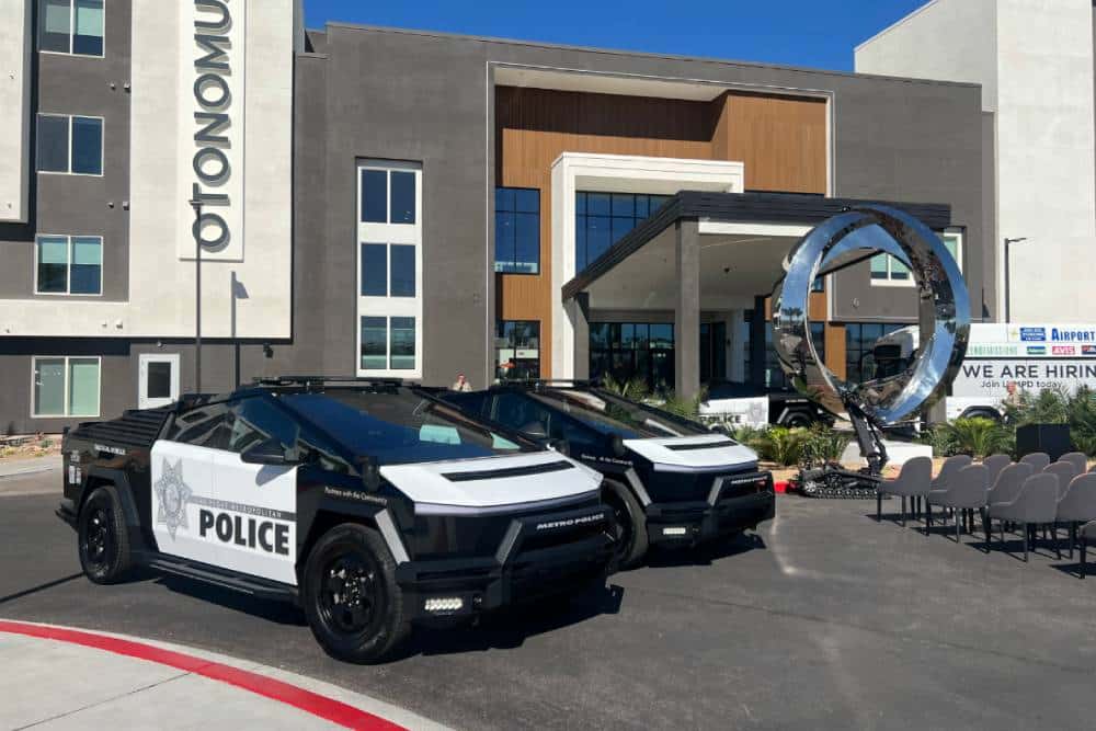 cybertruck police car 06