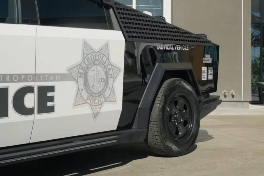 cybertruck police car 07