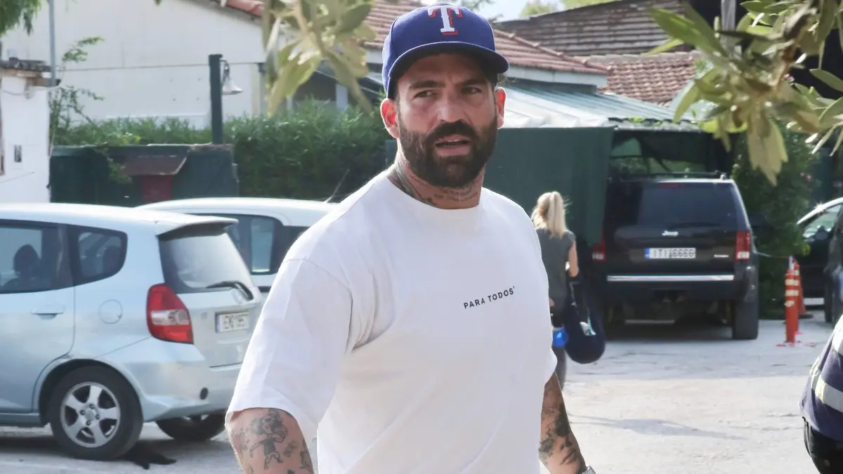 Δημήτρης Αλεξάνδρου: Πεζοπορία με τον γιο του – Ο Πάρης αποκοιμήθηκε 15 Ο Δημήτρης Αλεξάνδρου σε δημόσια έξοδό του