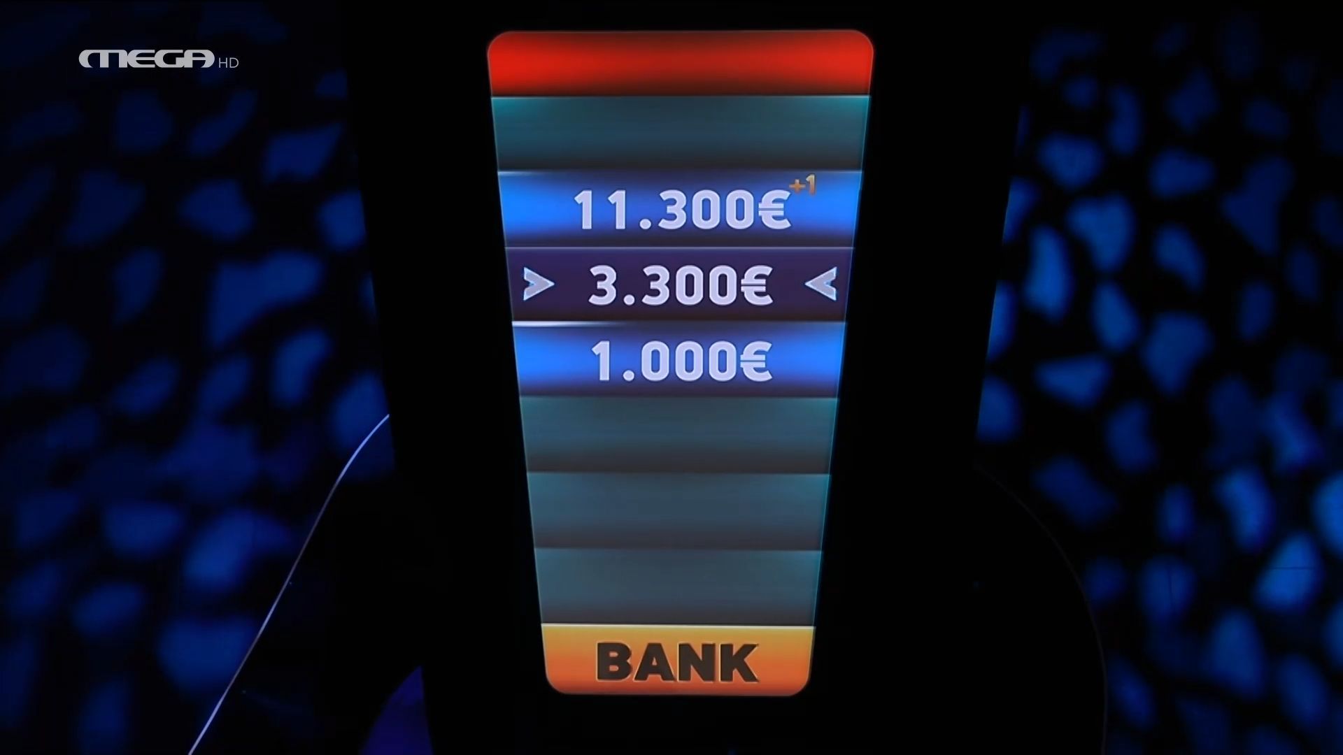 divi-filothei-anagkase-tin-gynaika-me-ta-mayra-na-provei-se-terastia-prosforadiv-1765472731