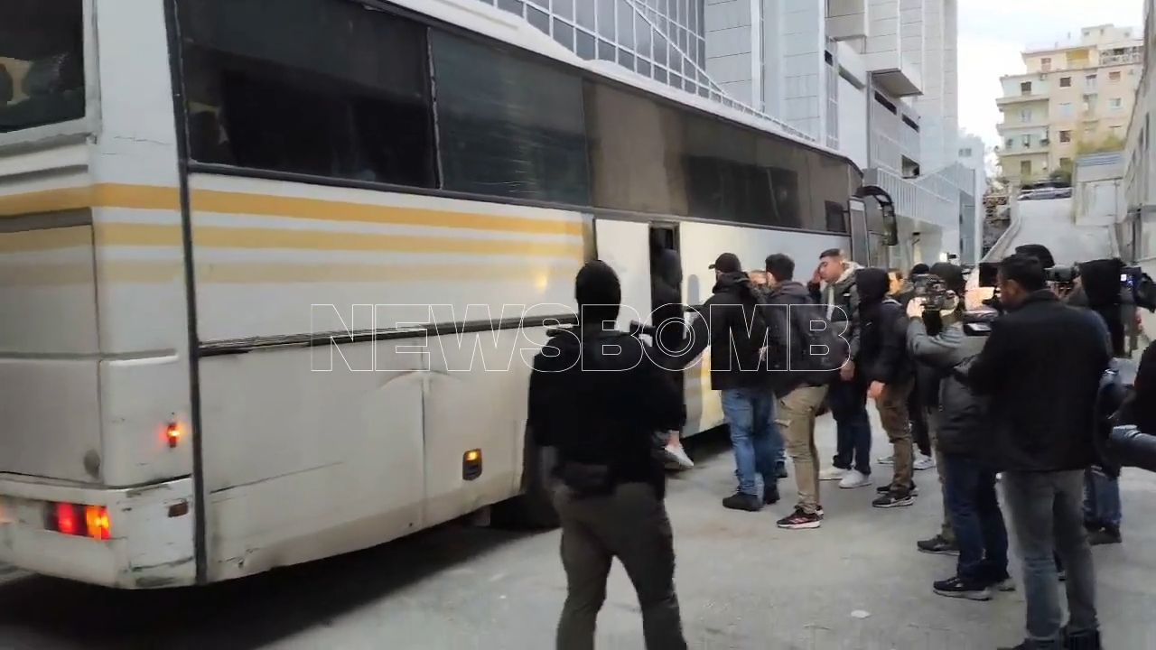 Έφτασαν στην Αθήνα οι 15 συλληφθέντες για την υπόθεση του ΟΠΕΚΕΠΕ