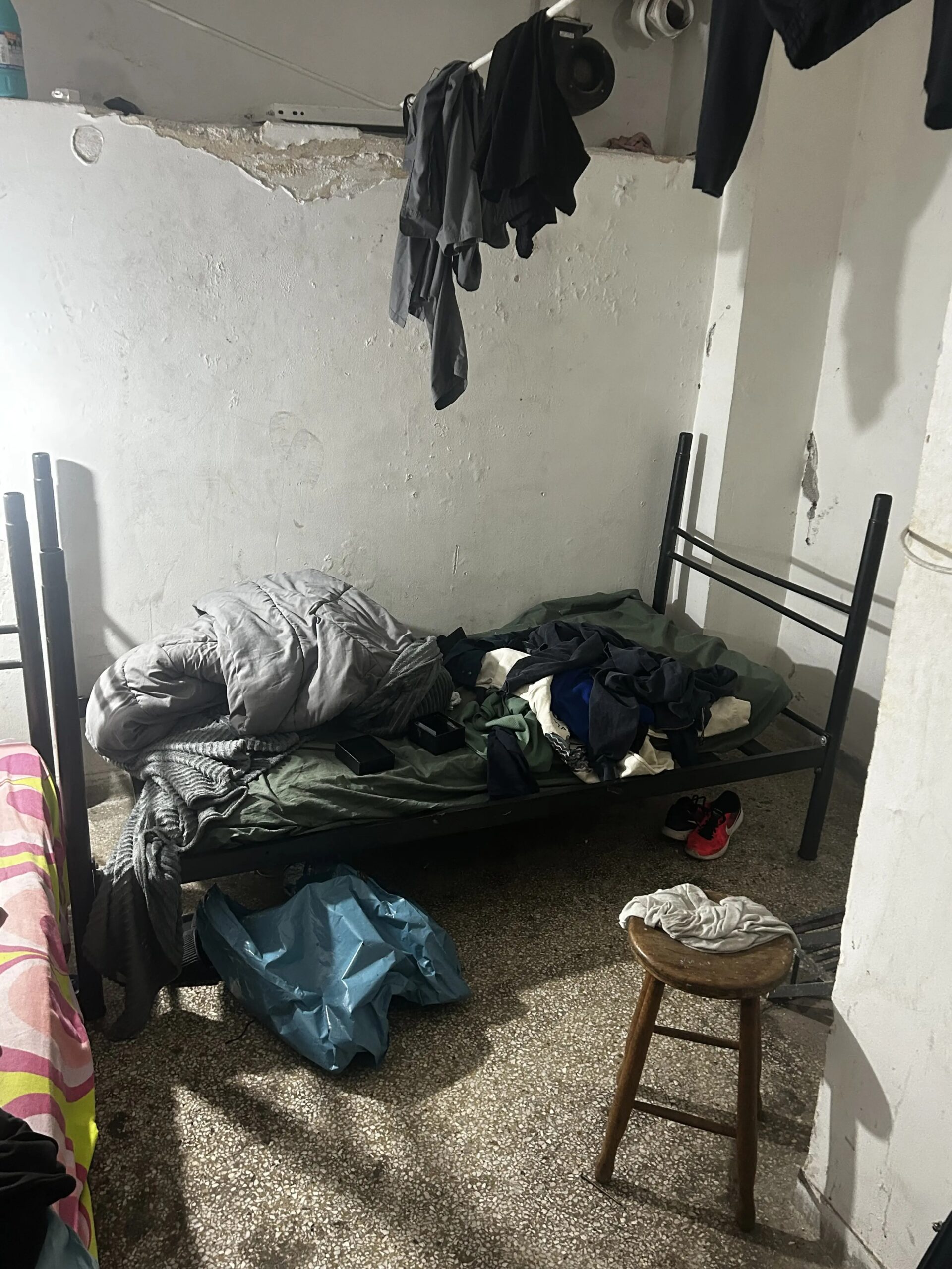 Η δράση της εγκληματικής συμμορίας που εξανάγκαζε παιδιά να διακινούν λαθραία τσιγάρα: Τα κρατούσαν σε υπόγεια και τα κακοποιούσαν