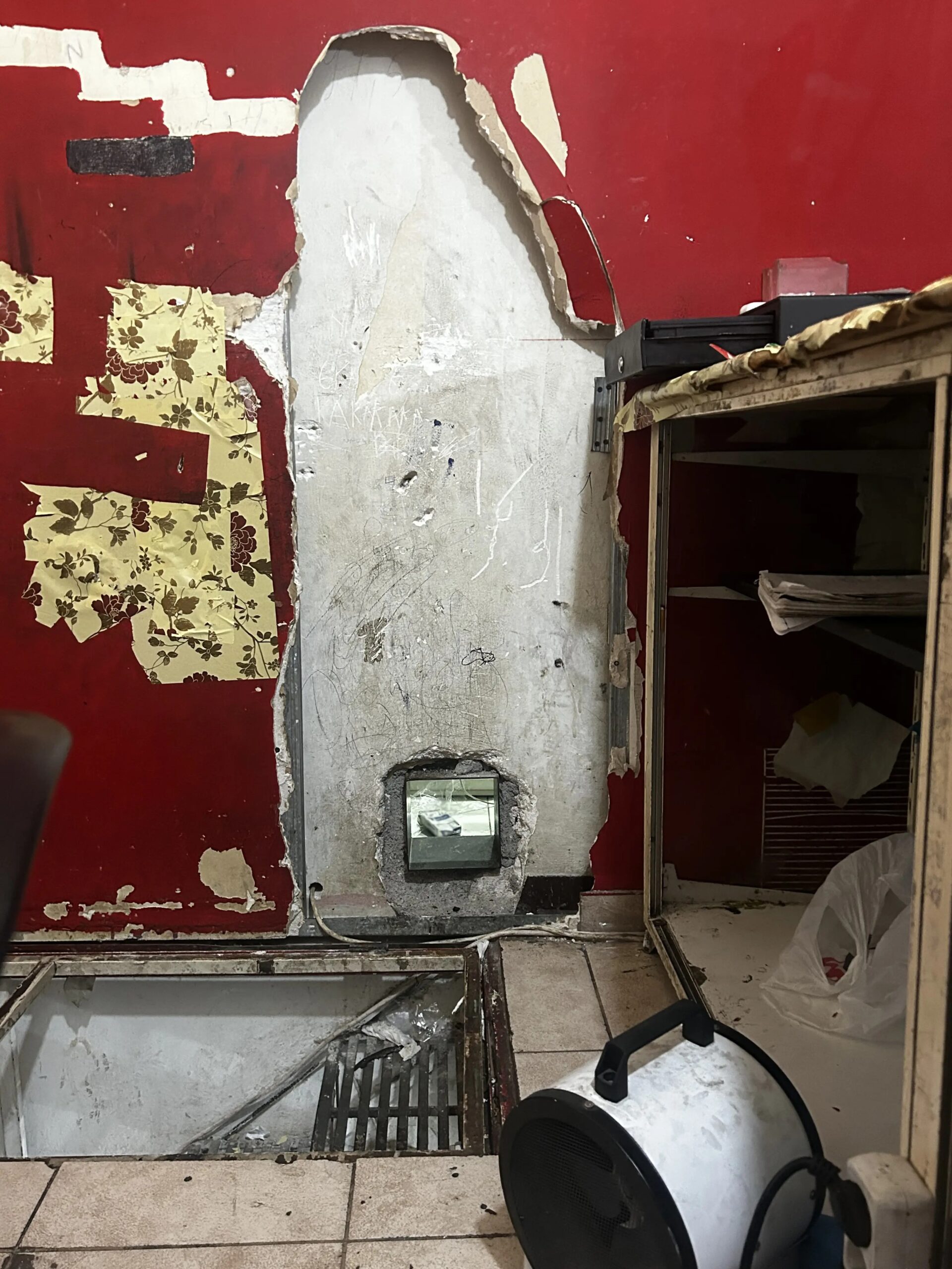 Η δράση της εγκληματικής συμμορίας που εξανάγκαζε παιδιά να διακινούν λαθραία τσιγάρα: Τα κρατούσαν σε υπόγεια και τα κακοποιούσαν