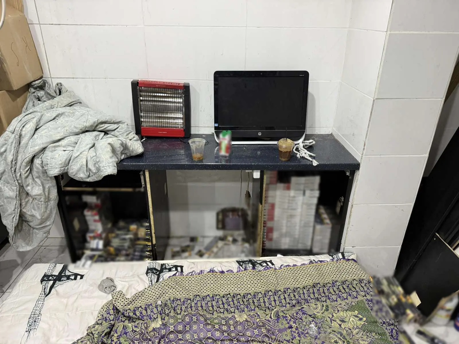 Η δράση της εγκληματικής συμμορίας που εξανάγκαζε παιδιά να διακινούν λαθραία τσιγάρα: Τα κρατούσαν σε υπόγεια και τα κακοποιούσαν