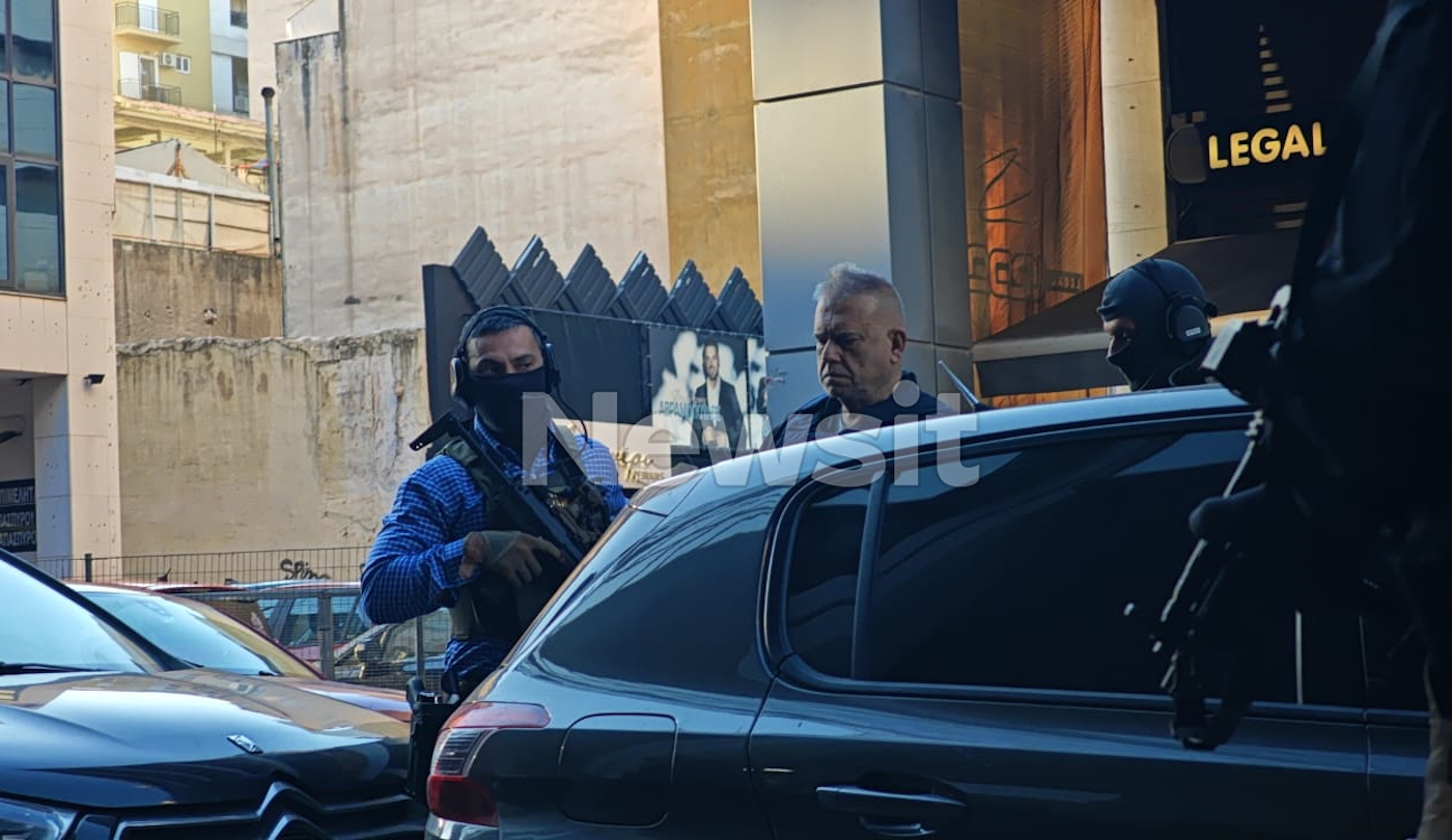 Προθεσμία για απολογία έλαβε ο «Έλληνας Εσκομπάρ» και το πλήρωμα του «ναρκόπλοιου» – Το «εντυπωσιακό» βιογραφικό και το ξέπλυμα 2 Ο «Ελληνας Εσκομπάρ» οδηγείται στον εισαγγελέα