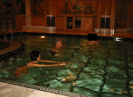 Αρχεία Επστάιν: Οι 500 σελίδες που αγνοούνται, τα αδιευκρίνιστα ερωτήματα και οι διάσημοι – Τι ακολουθεί