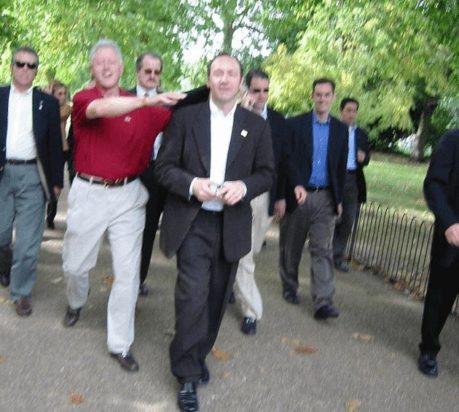 Αρχεία Επστάιν: Οι 500 σελίδες που αγνοούνται, τα αδιευκρίνιστα ερωτήματα και οι διάσημοι – Τι ακολουθεί