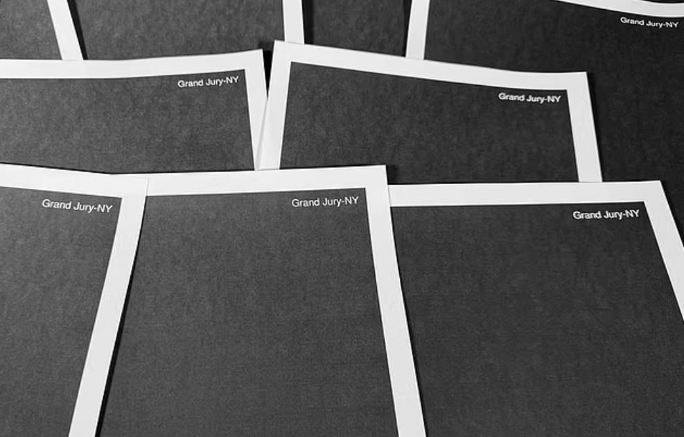 Έπσταϊν: Αναστάτωση με τη φωτογραφία του Τραμπ δίπλα σε γυναίκες με μαγιό – Το εξώφυλλο της πριγκίπισσας Νταϊάνα και η «εμμονή» με τη βασιλική οικογένεια