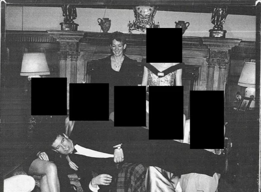 Έπσταϊν: Οι φρέσκες αποκαλύψεις που «καίνε» τον πρώην πρίγκιπα Άντριου – Το email από το Μπαλμόραλ στη Μάξγουελ για να βρει «ακατάλληλους γνωστούς»