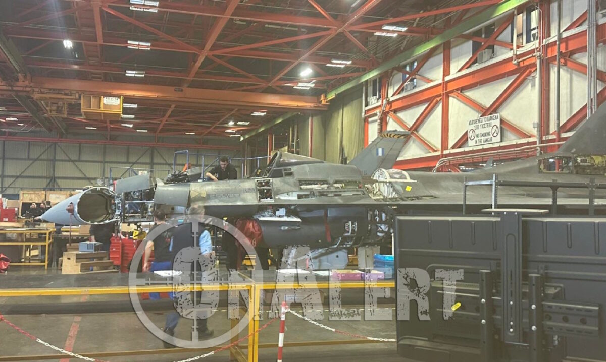 Μαχητικό αεροσκάφος F-16 στις εγκαταστάσεις της ΕΑΒ