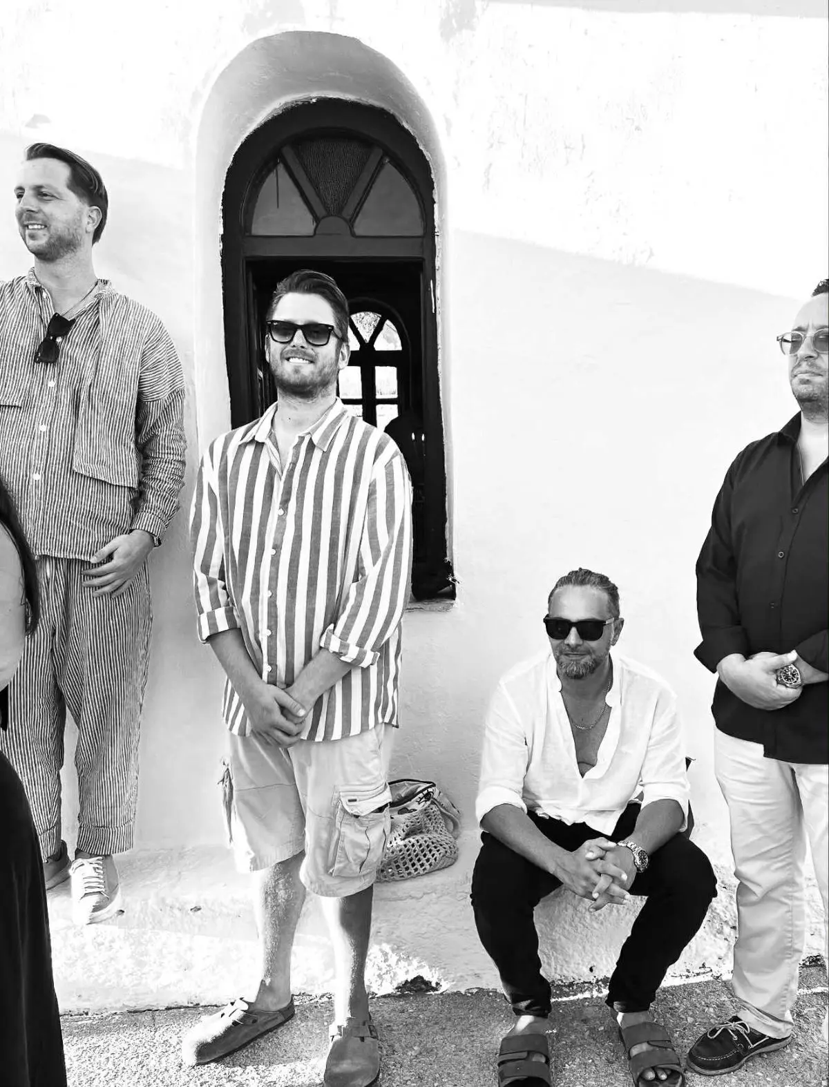 Ο Φάνης Μπότσης μαζί με την παρέα του στην βάφτιση όπου έγινε νονά η Δανάη Μπάρκα