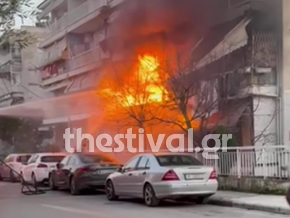 Πυρκαγιά σε διαμέρισμα στη Θεσσαλονίκη – Παρακολουθήστε το βίντεο