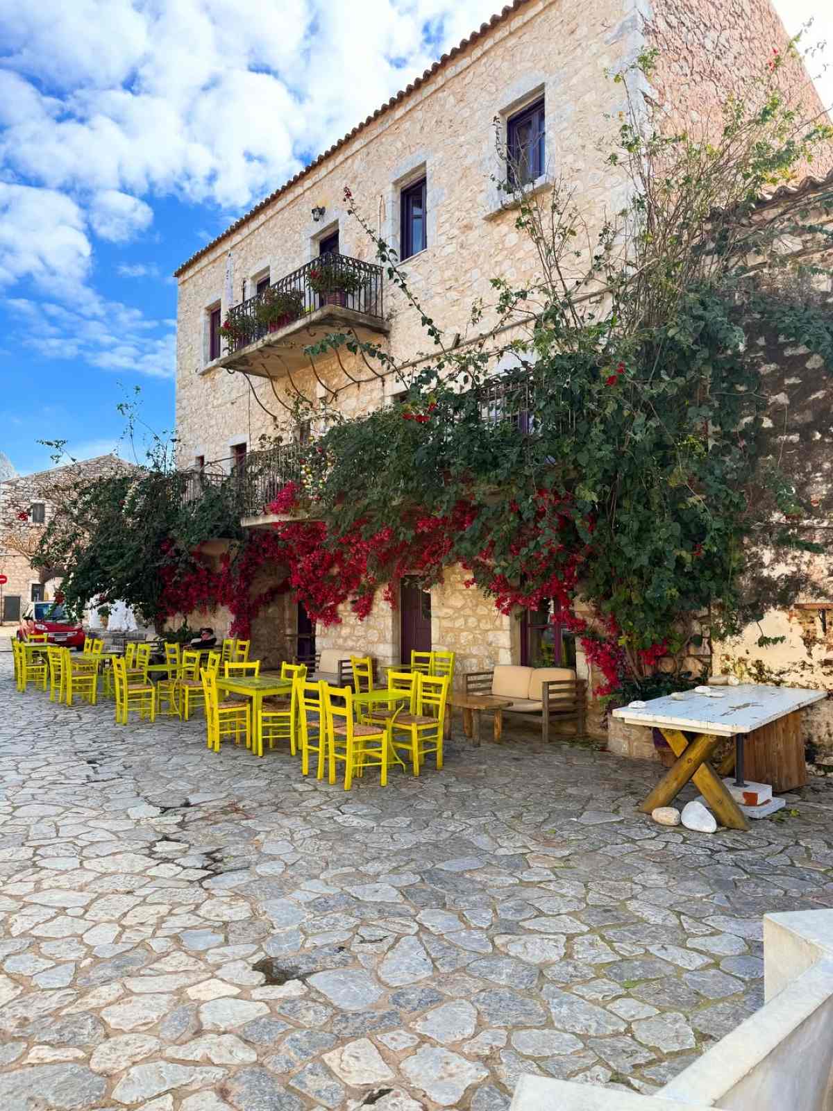 Φωτεινή Πετρογιάννη: Οι γλυκές στιγμές με τον γιο της στο ταξίδι τους στη Μάνη – Εικόνες 15 Η Φωτεινή Πετρογιάννη στο Instagram